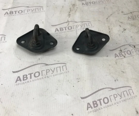 Замок капота правый для Mercedes-Benz C class W204 2007-2014 на фотографиях