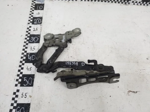 Петля капота левая для BMW 3er G20 2018+ на фотографиях