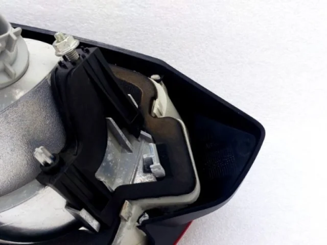 Фонарь внутренний правый для Ford Kuga CBV 2008-2013 на фотографиях