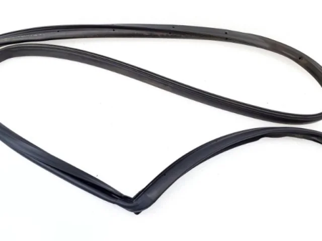 Уплотнитель задней левой двери для Kia Ceed 2 SW JD 2012-2016 на фотографиях