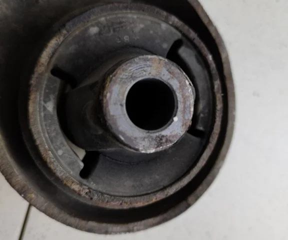 Рычаг передний правый нижний для Suzuki Grand Vitara 2005-2014 на фотографиях