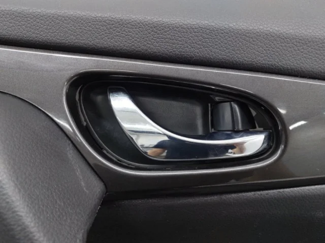 Уплотнитель передней правой двери для Nissan X-Trail T32 JDM 2013-2022 на фотографиях