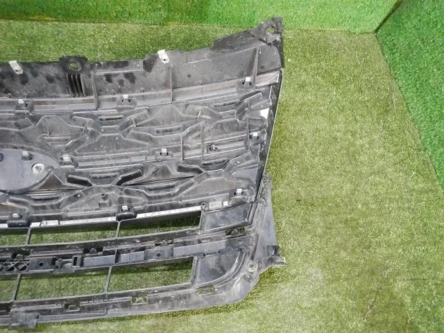 Решетка радиатора для Ford Explorer U502 rest 2014-2019 на фотографиях