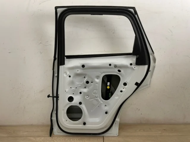 Дверь задняя правая для Volkswagen Touareg III (CR) 2018+ на фотографиях