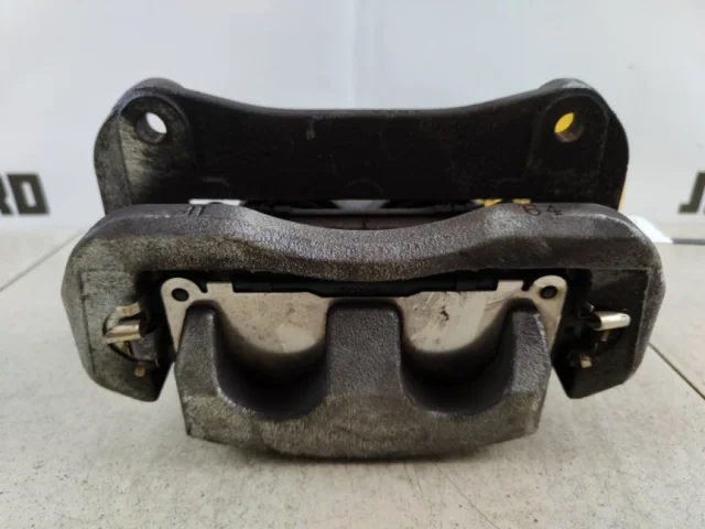 Суппорт передний левый для Lexus RX GGL10,15,16W, GYL10,15,16W (JDM) 2009-2014 на фотографиях