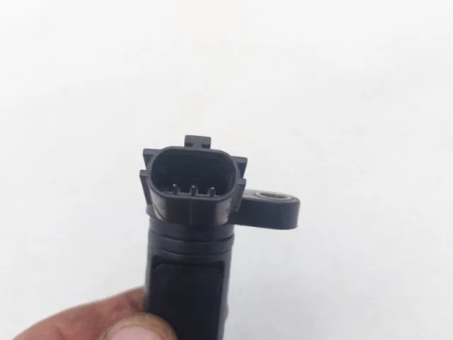 Датчик положения распредвала для Nissan Teana J31 2003-2007 на фотографиях