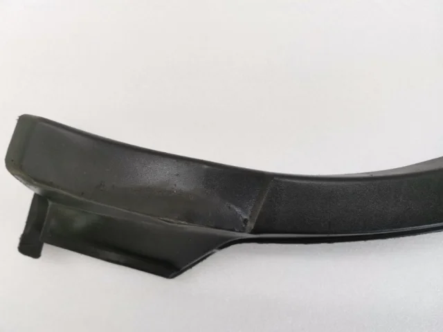 Молдинг крыла задний правый для Toyota RAV4 XA40 rest 2015-2019 на фотографиях