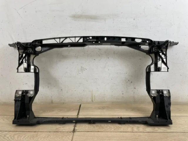 Панель радиатора (телевизор) для Audi A4 B9 Avant 2015+ на фотографиях