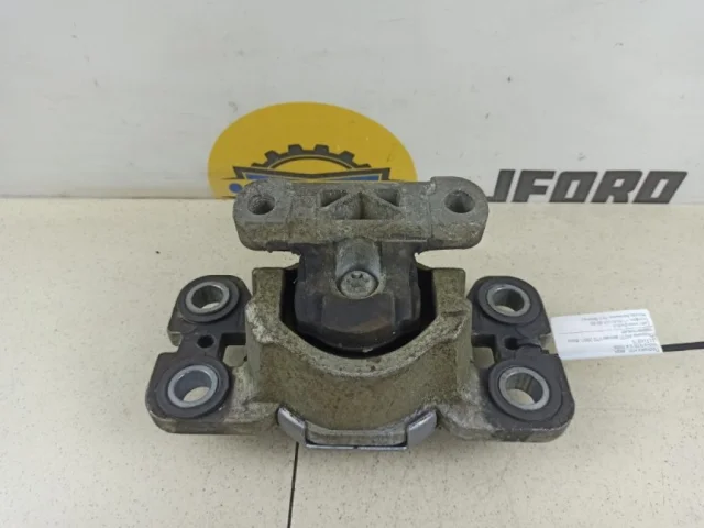 Опора двигателя задняя правая нижняя для Volvo S80 AS 2006-2016 на фотографиях