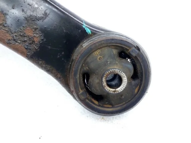 Рычаг передний левый нижний для Toyota Avensis Седан T250 2003-2008 на фотографиях