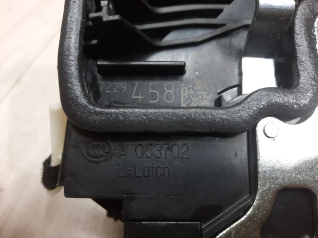 Уплотнитель передней правой двери для BMW 5er Ф10 Rest. 2014-2017 на фотографиях