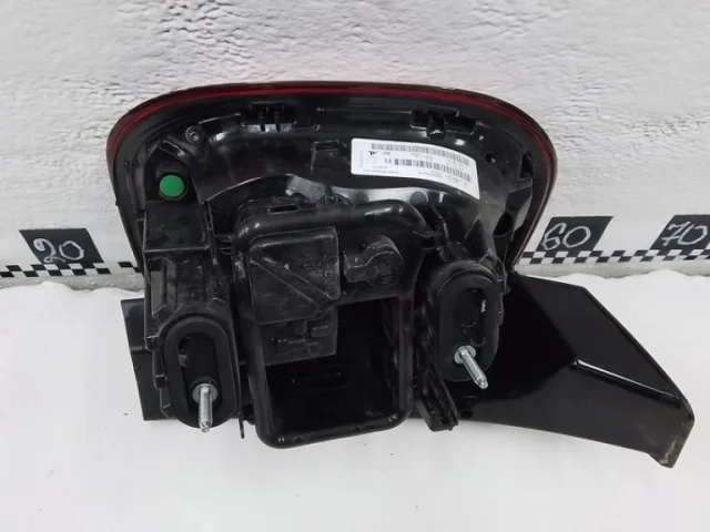 Фонарь правый для Renault Duster HM 2020+ на фотографиях