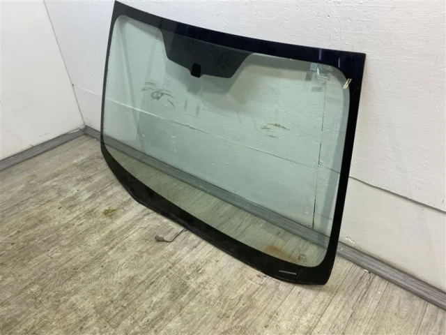 Лобовое (ветровое) стекло для Subaru Forester SJ 2013-2016 на фотографиях