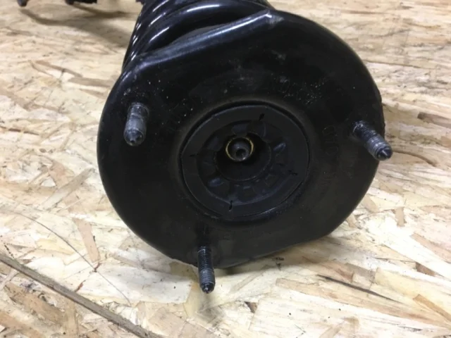 Амортизатор кабины горизонтальный передний правый для Mercedes-Benz M class W164 2005-2011 на фотографиях