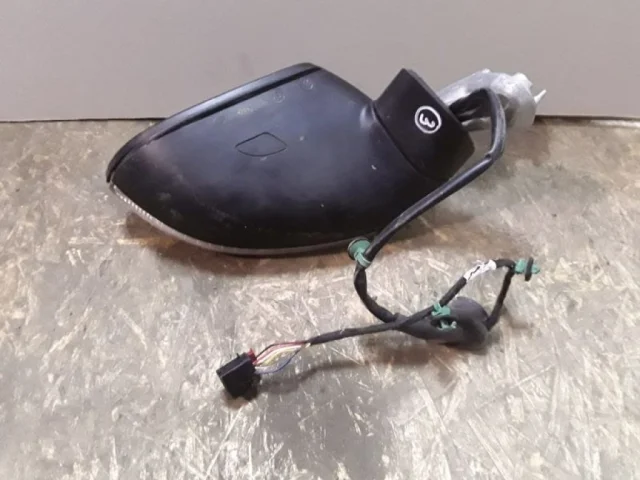 Стекла и зеркала для Volkswagen Passat (B8.5) 2019+ на фотографиях