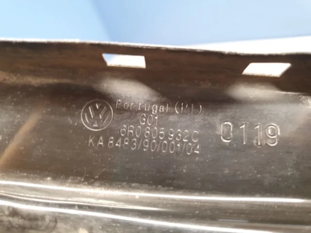 Кронштейн правой фары верхний для Volkswagen Polo V (6C) Седан 2015-2020 на фотографиях