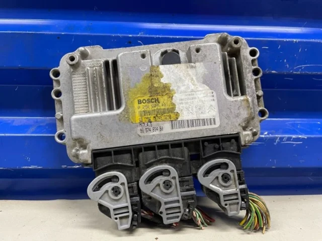 Блок управления двигателем для Citroen C4 Хэтчбек 2004-2011 на фотографиях