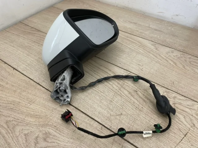 Стекла и зеркала для Volkswagen Passat (B8.5) 2019+ на фотографиях