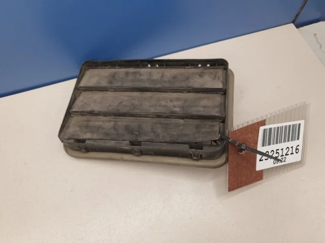 Решетка вентиляционная левая для BMW 5er Е39 1995-2003 на фотографиях