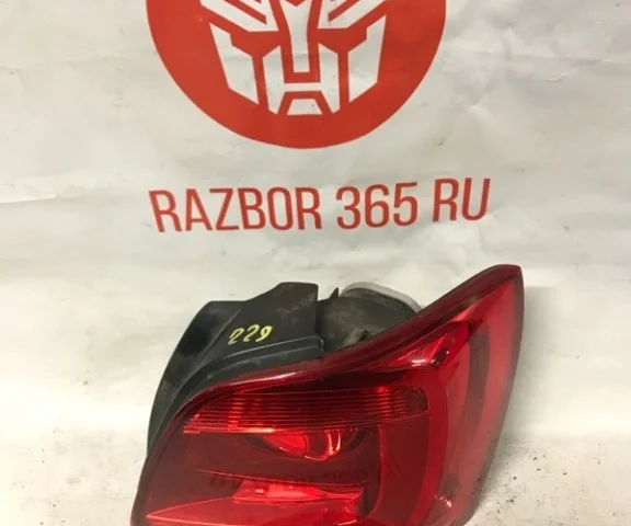 Фонарь правый для Volkswagen Polo V (6R) 2009-2014 на фотографиях