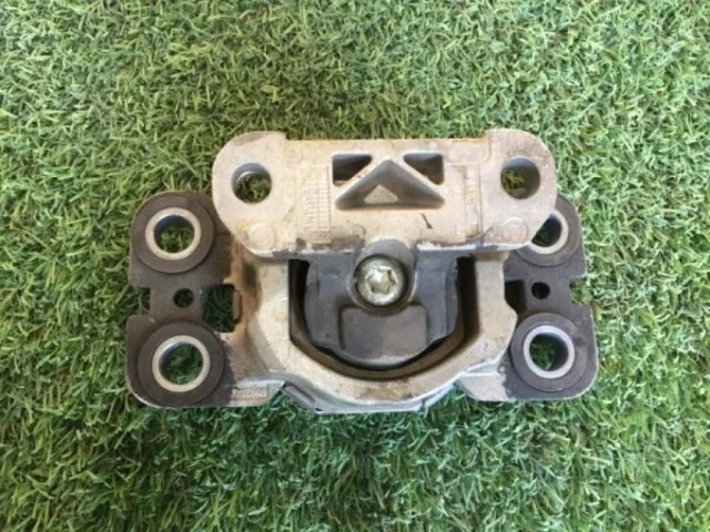 Опора двигателя задняя правая нижняя для Volvo S80 AS 2006-2016 на фотографиях