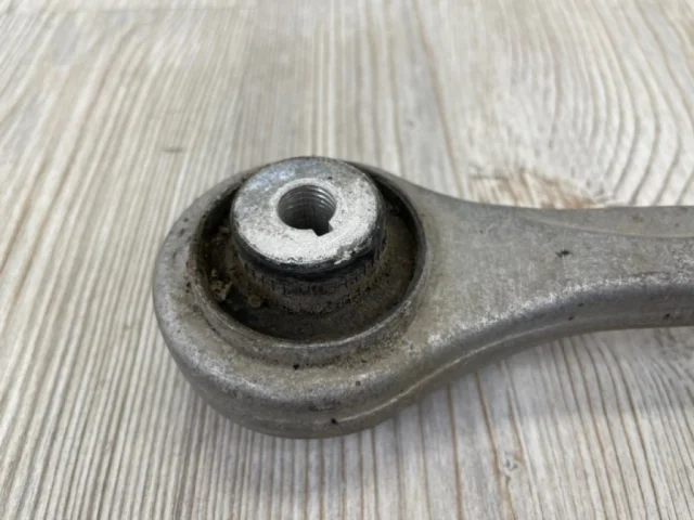 Рычаг передний правый верхний для Audi A6 C7 2010-2018 на фотографиях