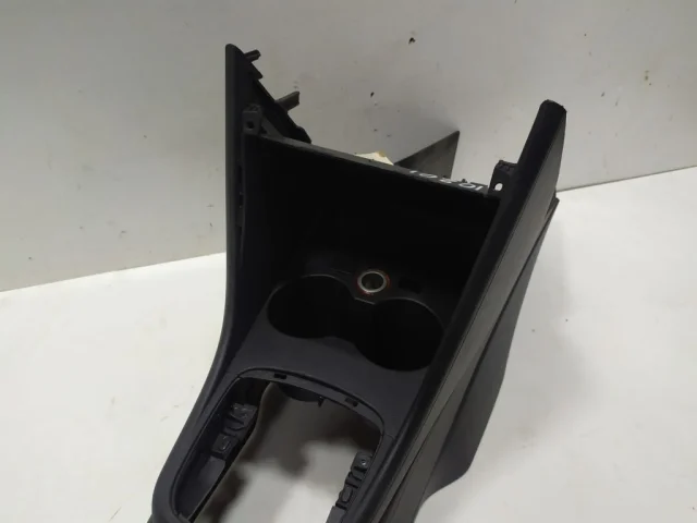 Крышка подлокотника для Volkswagen Polo V (6R) 2009-2014 на фотографиях