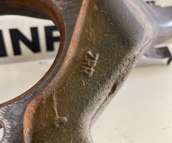 Кулак поворотный правый для Infiniti QX 80 2013-2022 на фотографиях