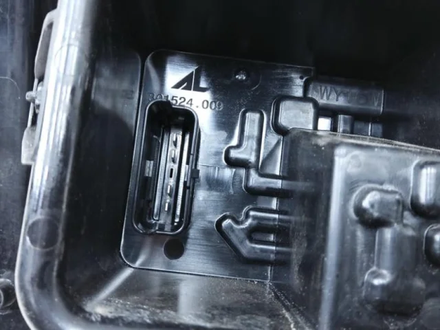 Фонарь левый для Renault Duster HM 2020+ на фотографиях