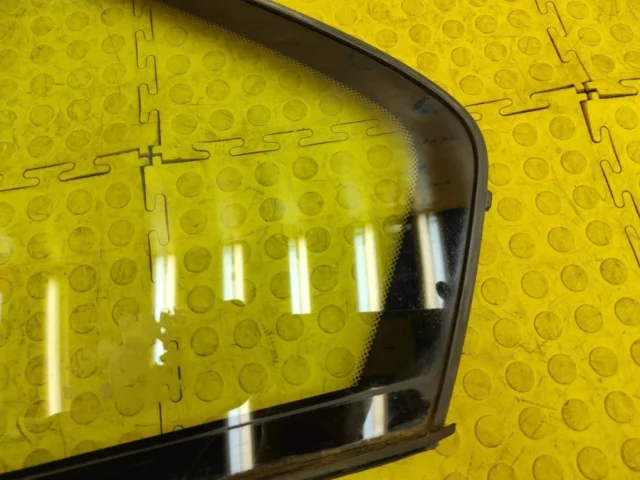 Стекло двери заднее левое для BMW 7er Е38 1994-2001 на фотографиях