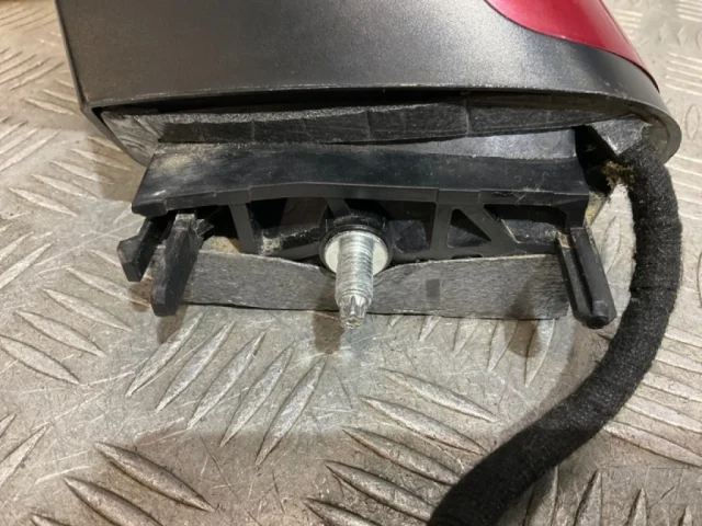 Стекла и зеркала для Citroen DS4 2011-2016 на фотографиях