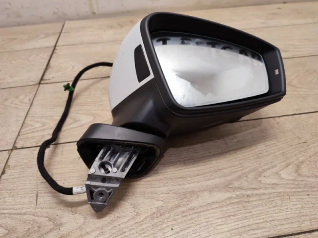 Стекла и зеркала для Volkswagen Touareg III (CR) 2018+ на фотографиях