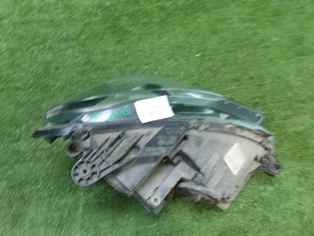 Крышка форсунки фароомывателя левая для Mercedes-Benz C class W204 2007-2014 на фотографиях