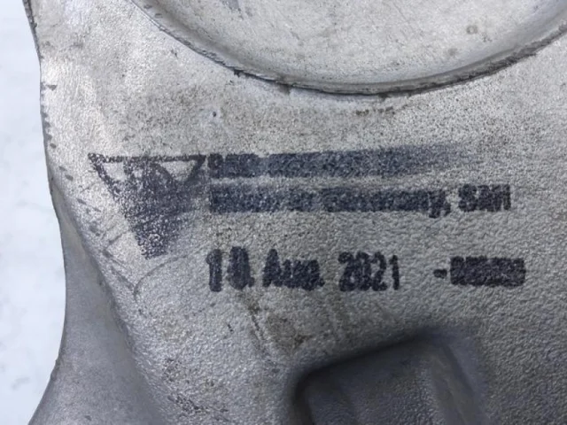 Цапфа задняя левая для Audi A6 C7 2010-2018 на фотографиях