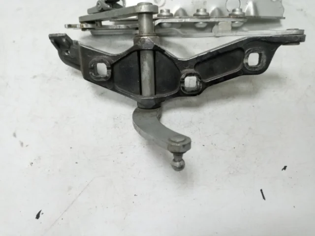 Петля капота левая для Mercedes-Benz S class W221 2005-2013 на фотографиях