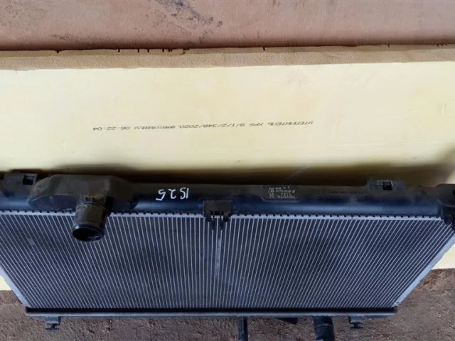 Радиатор охлаждения ДВС для Lexus IS Седан USE20,GSE21 (JDM) 2005-2012 на фотографиях