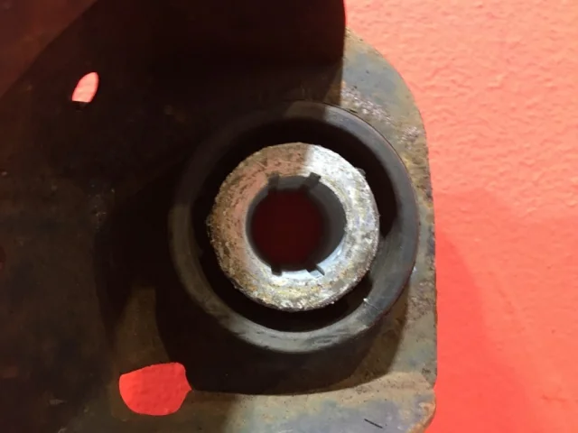 Подрамник двигателя для Ford Galaxy CD340 2006-2015 на фотографиях