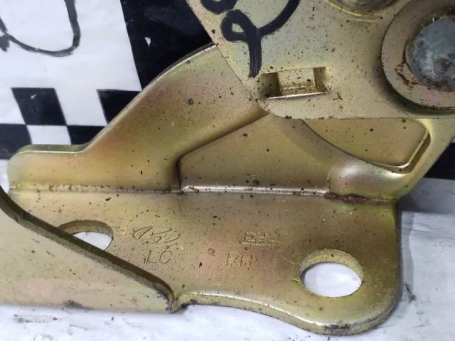 Петля капота левая для Hyundai Accent 2 Седан LC 1999-2012 на фотографиях