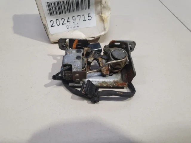 Замок капота левый для BMW X5 F15 (Ф15) 2013-2018 на фотографиях