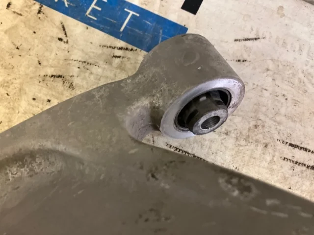 Рычаг передний правый нижний для Infiniti QX 50 2013-2015 на фотографиях