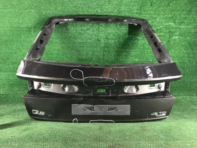 Крышка багажника для Audi Q8 4M 2018-2023 на фотографиях