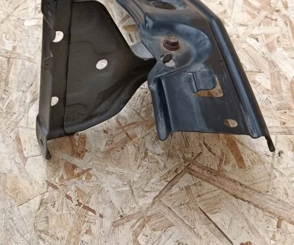 Кронштейн подушки двигателя для Toyota Land Cruiser 200 (JDM) 2007-2013 на фотографиях