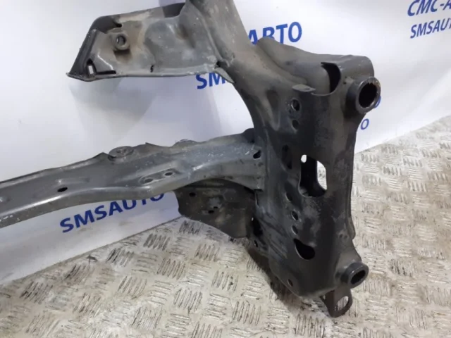 Подрамник двигателя для Audi A7 4G 2010-2014 на фотографиях