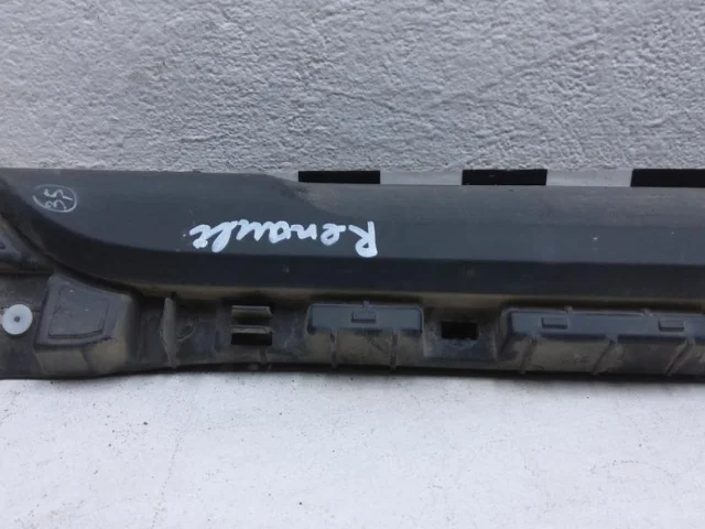 Накладка порога левая для Renault Duster HM 2020+ на фотографиях