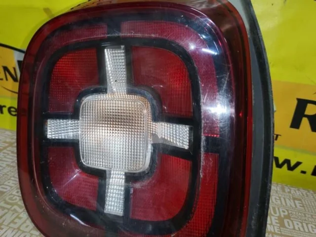 Фонарь левый для Renault Duster HM 2020+ на фотографиях