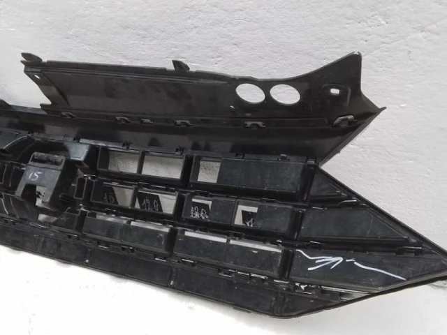 Решетка радиатора для Volkswagen Jetta 7 2020+ на фотографиях