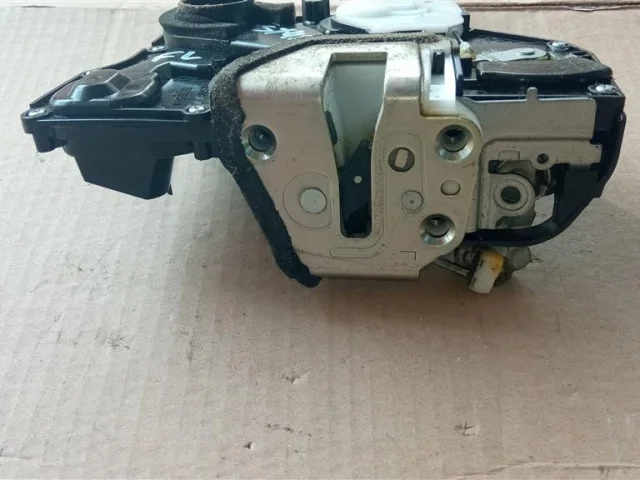 Замок передней левой двери для Suzuki SX4 2006-2009 на фотографиях