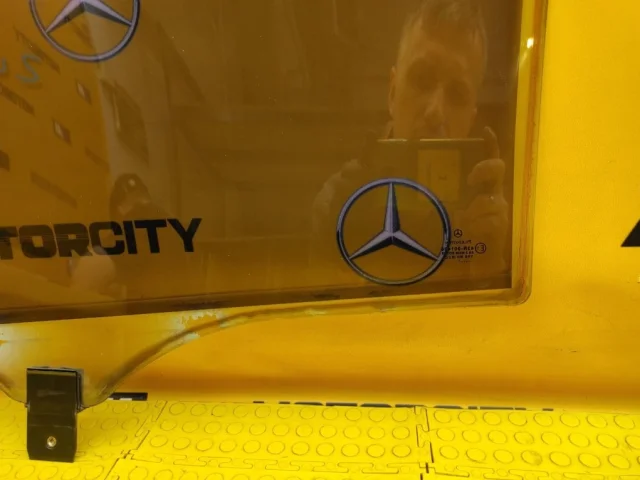 Стекло двери заднее правое для Mercedes-Benz S class W220 1998-2005 на фотографиях