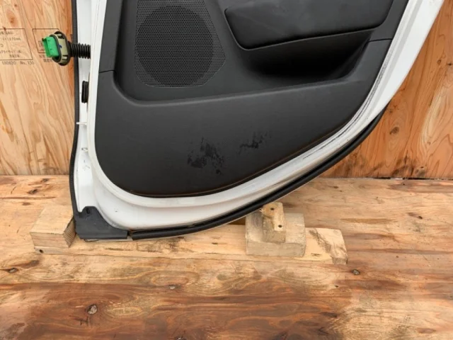 Дверь задняя правая для Citroen C4 Седан 2010-2016 на фотографиях