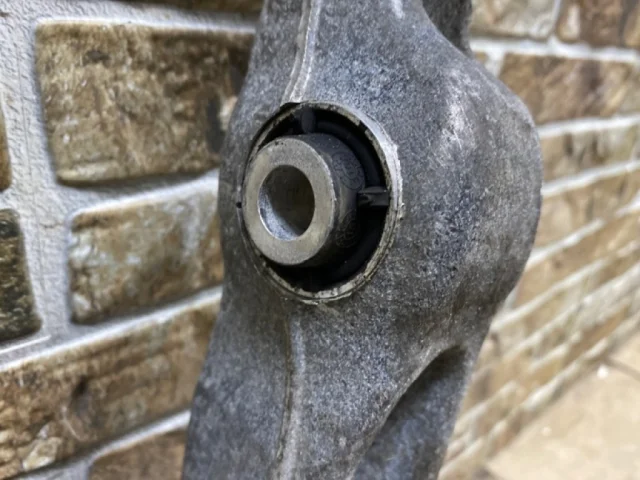 Рычаг передний правый нижний для Volvo XC90 II L 2014-2019 на фотографиях